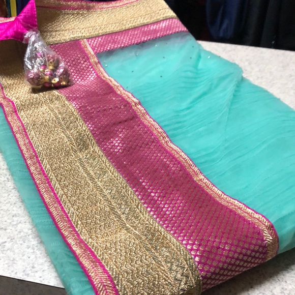 Saree - Picture 2 of 3